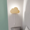 Nowoczesna, drewniana lampa ścienna do pokoju dziecięcego - chmurka