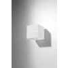 Biały, nowoczesny, geometryczny kinkiet w kształcie kostki, do holu