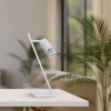 Metalowa, nietuzinkowa lampka biurkowa do nowoczesnego biura
