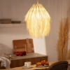 Lampa sufitowa o naturalnej stylistyce, rattanowy abażur