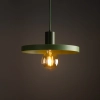 Lampa wisząca w kolorze zielonym z odsłoniętą żarówką