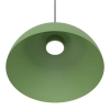 Zielona lampa wisząca z czarnym detalem do salonu
