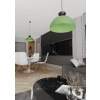 Zielona lampa wisząca z czarnym detalem do salonu