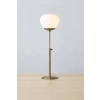 Elegancka lampka stołowa z mlecznym kloszem o ozdobnym kształcie