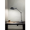 Efektowna, chromowana lampka biurkowa do stylowego biura
