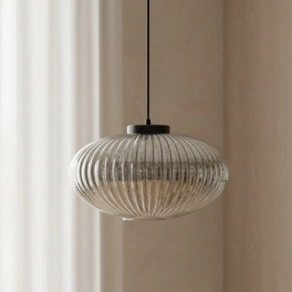 Lampa wisząca z ryflowanym kloszem w kształcie elipsy
