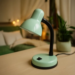 Młodzieżowa lampka na biurko w modnym kolorze
