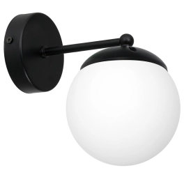 Minimalistyczna lampa ścienna z okrągłym, białym kloszem
