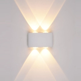 Biała, zewnętrzna, elewacyjna lampa ścienna z czterema diodami LED