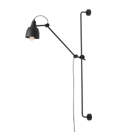 Wysoka, czarna, regulowana lampa ścienna z wtyczką do kontaktu