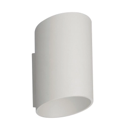 Biała, minimalistyczna lampa ścienna w kształcie ściętej tuby, do holu
