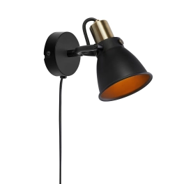 Czarna, metalowa, rustykalna lampa ścienna podłączana do kontaktu