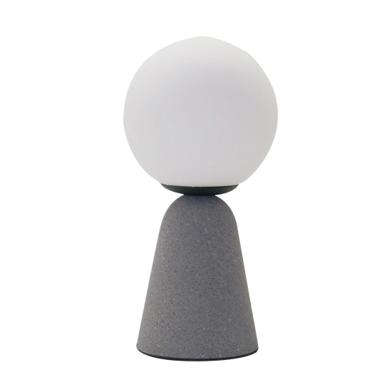 Designerska lampa stołowa, szklana kula na betonowej podstawie