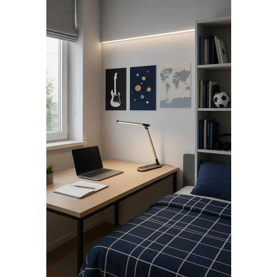 Lampka biurkowa w czarnym kolorze, idealna do nowoczesnego biura NIKO