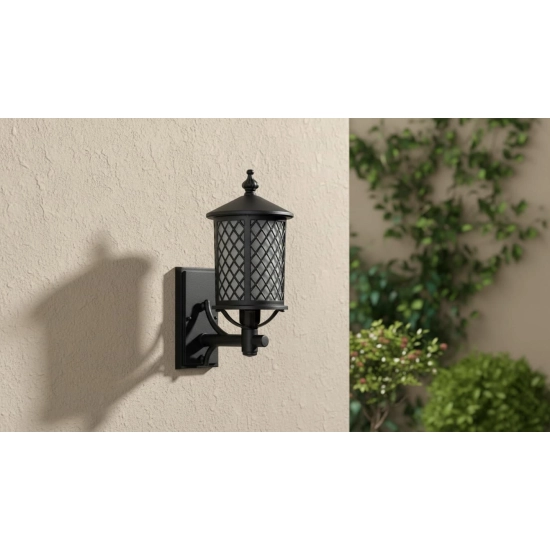 Ozdobny kinkiet zewnętrzny, elewacyjny, szkło zabezpieczone kratką