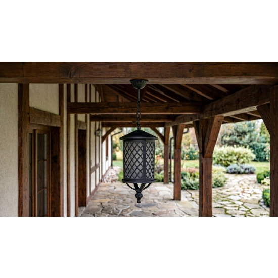 Niebanalna lampa wisząca, idealna do oświetlenia tarasu lub altany