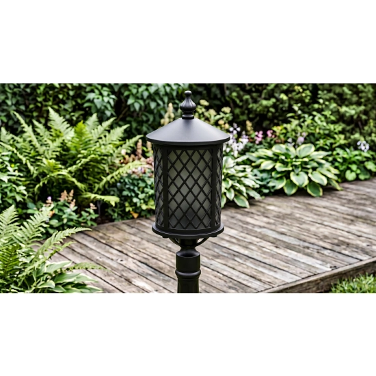 Czarna lampa stojąca, ogrodowa, oświetlenie alejek, na jedną żarówkę