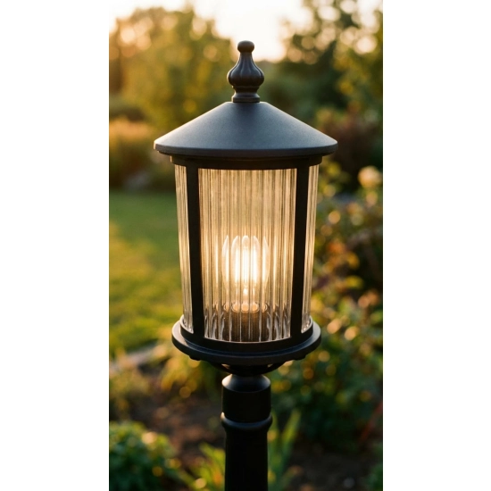 Lampa ogrodowa w czarnym kolorze, z dekoracyjnym szkłem, ochrona IP44