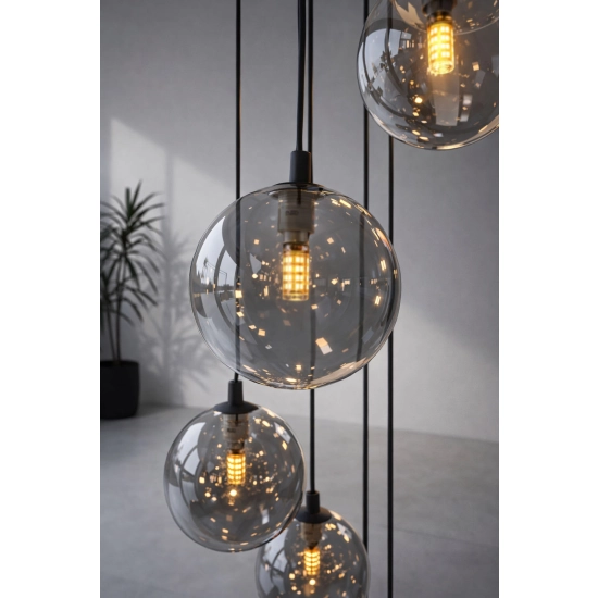 Perfekcyjna lampa wisząca, do nowoczesnego salonu, z kloszami