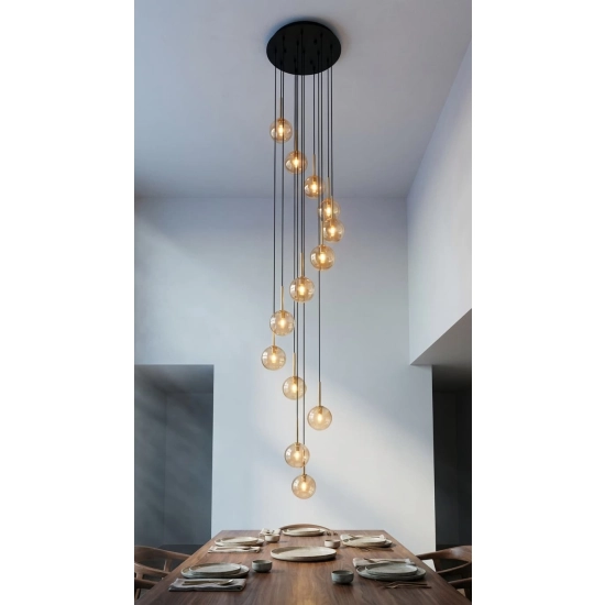 Designerska lampa sufitowa na okrągłej podstawie z małymi kloszami