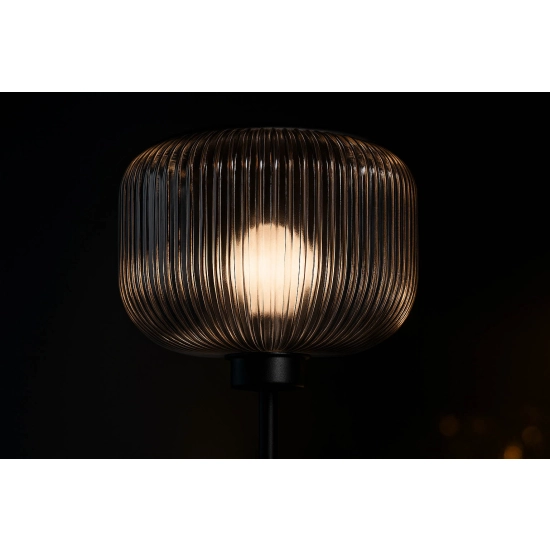 Lampa podłogowa do czytania z ryflowanym kloszem
