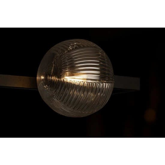 Lampa sufitowa o geometrycznej formie z transparentnymi kloszami