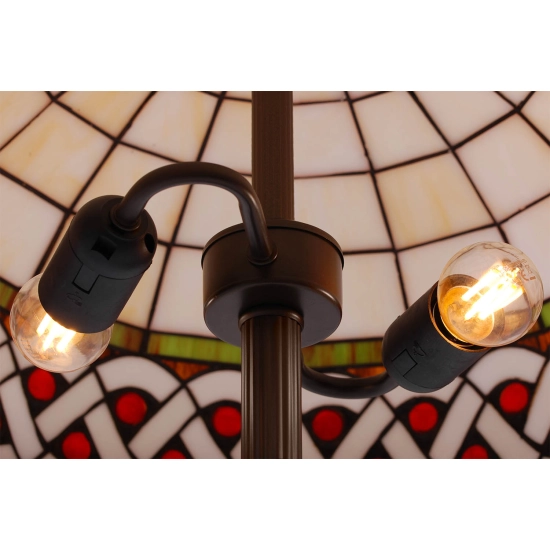 Klasyczna lampa podłogowa z ozdobnym witrażowym kloszem w stylu vintage
