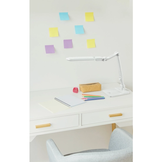 Nowoczesna biała lampka biurkowa ze ściemniaczem i regulacją barwy światła