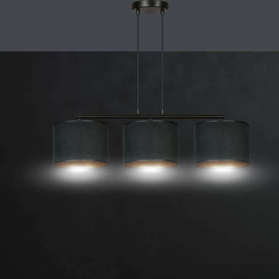 Stylowa lampa wisząca do oświetlenia stołu w salonie lub jadalni