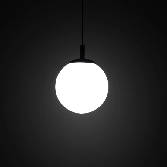 Minimalistyczna, czarno-biała lampa wisząca do kuchni nad wyspę ⌀25cm