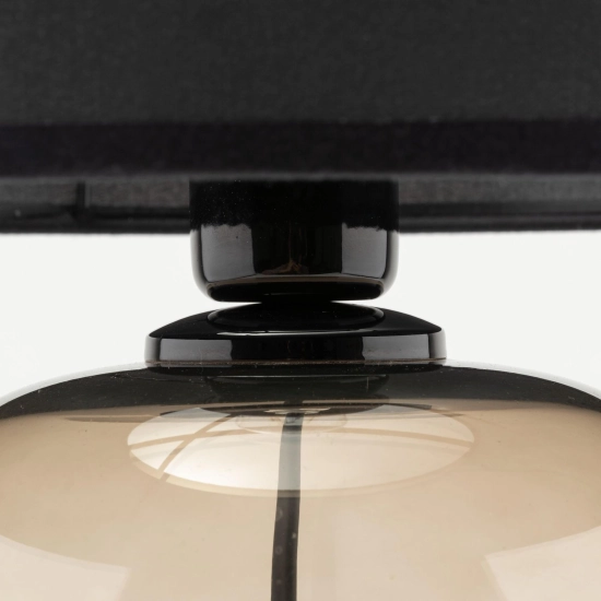 Ponadczasowa, szklana lampka stołowa z czarnym abażurem
