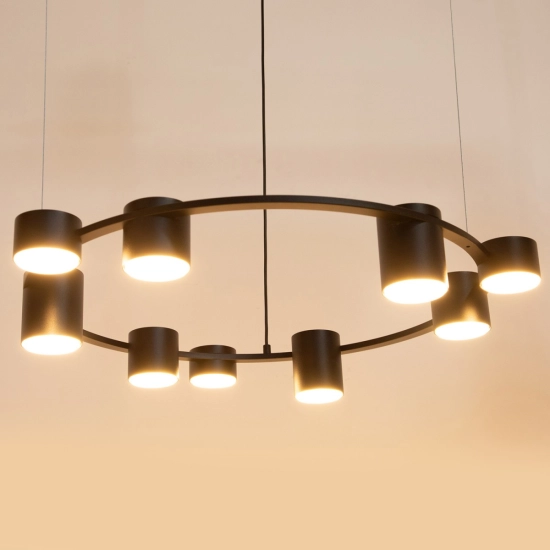 Czarna lampa wisząca, okrąg na zwisie ze spotami KODO