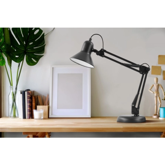 Czarna, regulowana lampka biurkowa w stylu kreślarskim, do biura