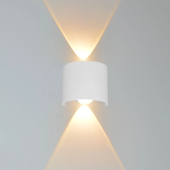 Dwukierunkowa, biała lampa elewacyjna z ciepłym światłem LED 2W 3000K