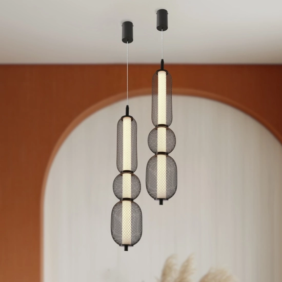 Lampa wisząca LED w kolorze czarnym, druciane elementy na zwisie