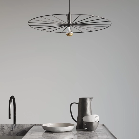 Duże, druciane koło ⌀60cm na regulowanym zwisie, idealne do jadalni