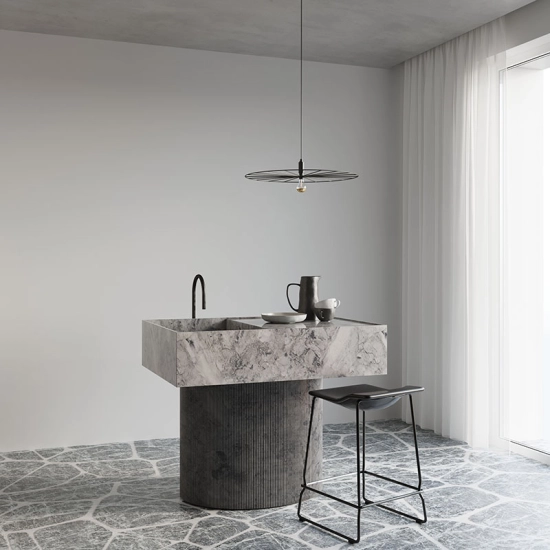 Duże, druciane koło ⌀60cm na regulowanym zwisie, idealne do jadalni