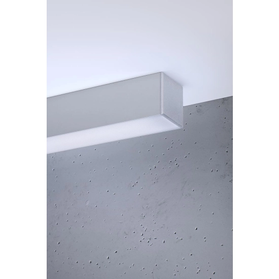 Plafon prostokątny w kolorze aluminium z zintegrowanym światłem LED