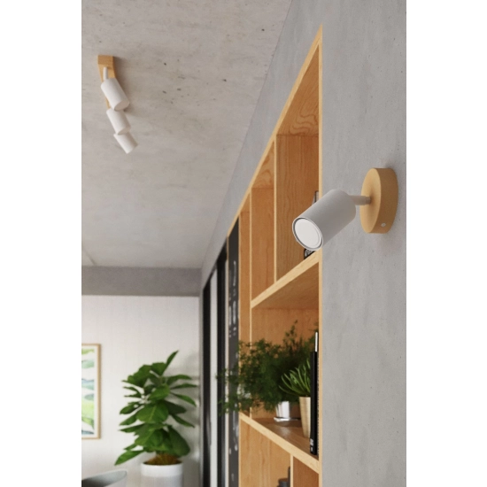 Minimalistyczny kinkiet reflektor na drewnianym mocowaniu, ruchomy przegub