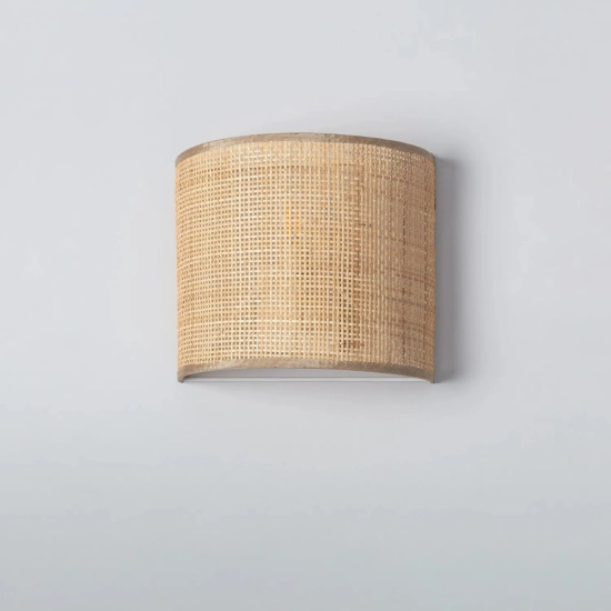 Rattanowa lampa ścienna do sypialni w stylu boho, beżowy abażur