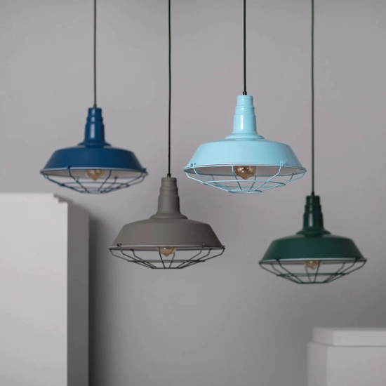 Granatowa, designerska lampa wisząca w stylu industrialnym