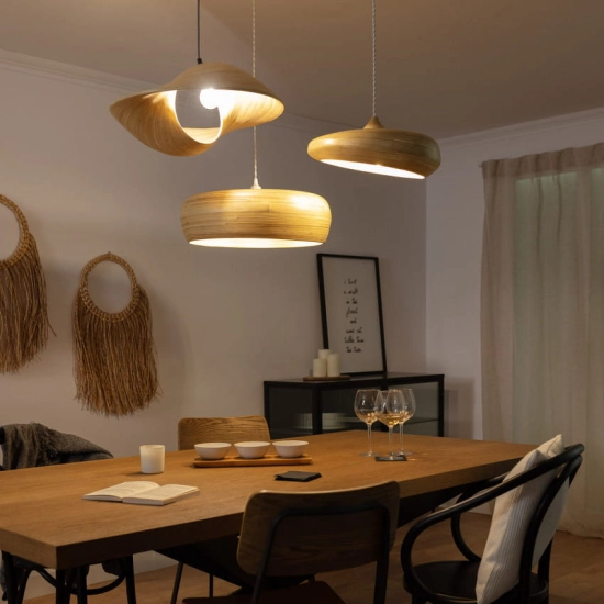 Lampa wisząca z designerskim, nieregularnym abażurem w stylu eco