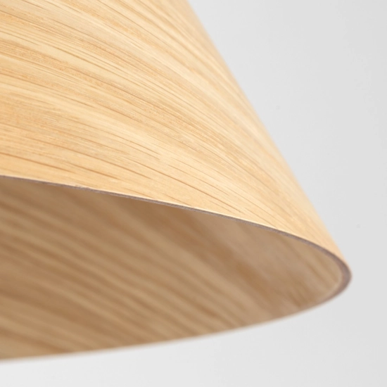 Lampa wisząca z jasnego drewna do sypialni, stożek, boho