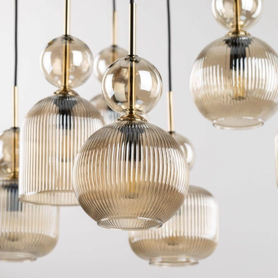 Lampa wisząca z pięcioma zwisami, eleganckie ryflowane klosze