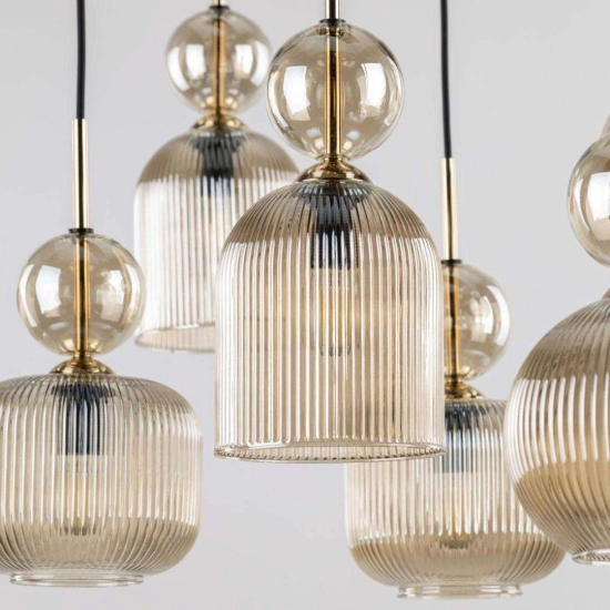 Lampa wisząca z pięcioma zwisami, eleganckie ryflowane klosze