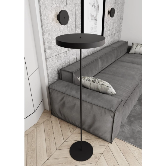 Lampa podłogowa w kolorze czarnym do loftowych wnętrz