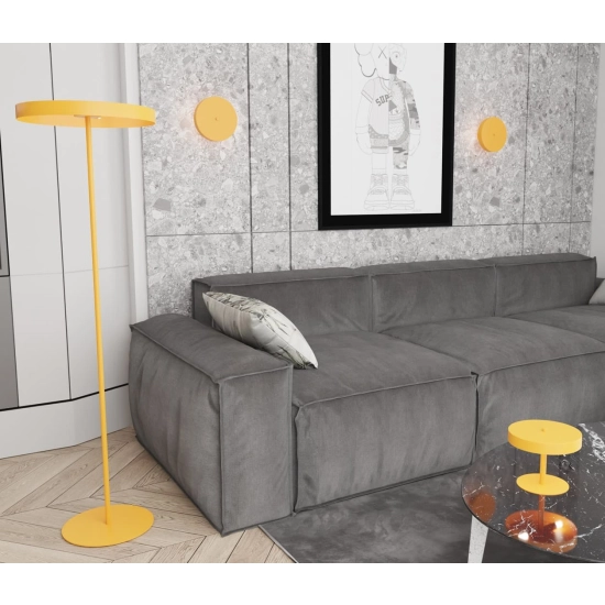 Lampa podłogowa w kolorze pomarańczowym do nowoczesnego salonu