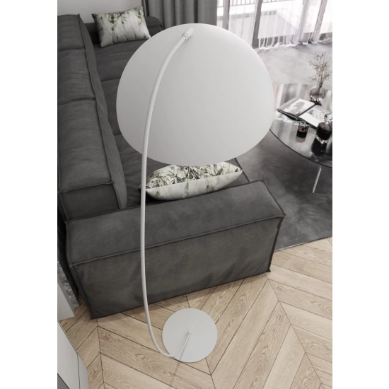Elegancka lampa podłogowa w kolorze białym