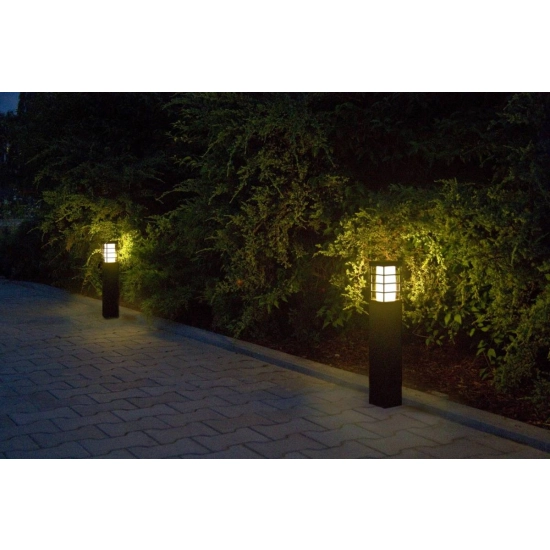 Srebrna, wysoka lampa ogrodowa, oświetlenie podwórza| RADO II