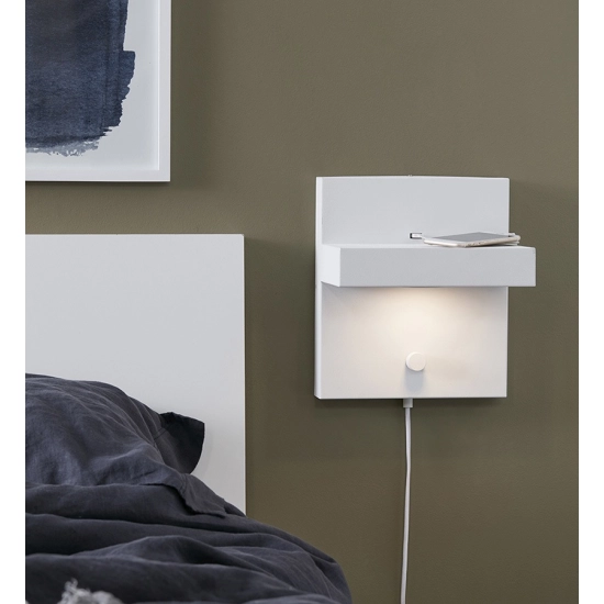 Nowoczesna lampa ścienna, ledowy kinkiet z półeczką z gniazdem USB